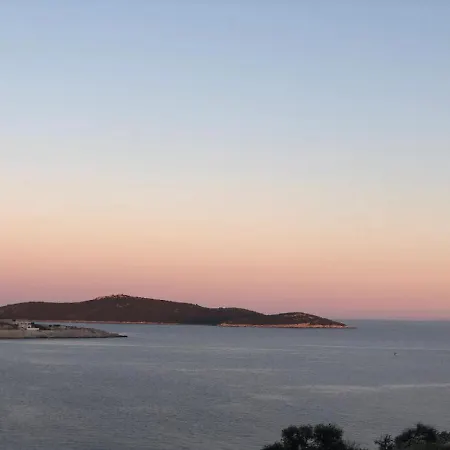 Seafront House Antonia